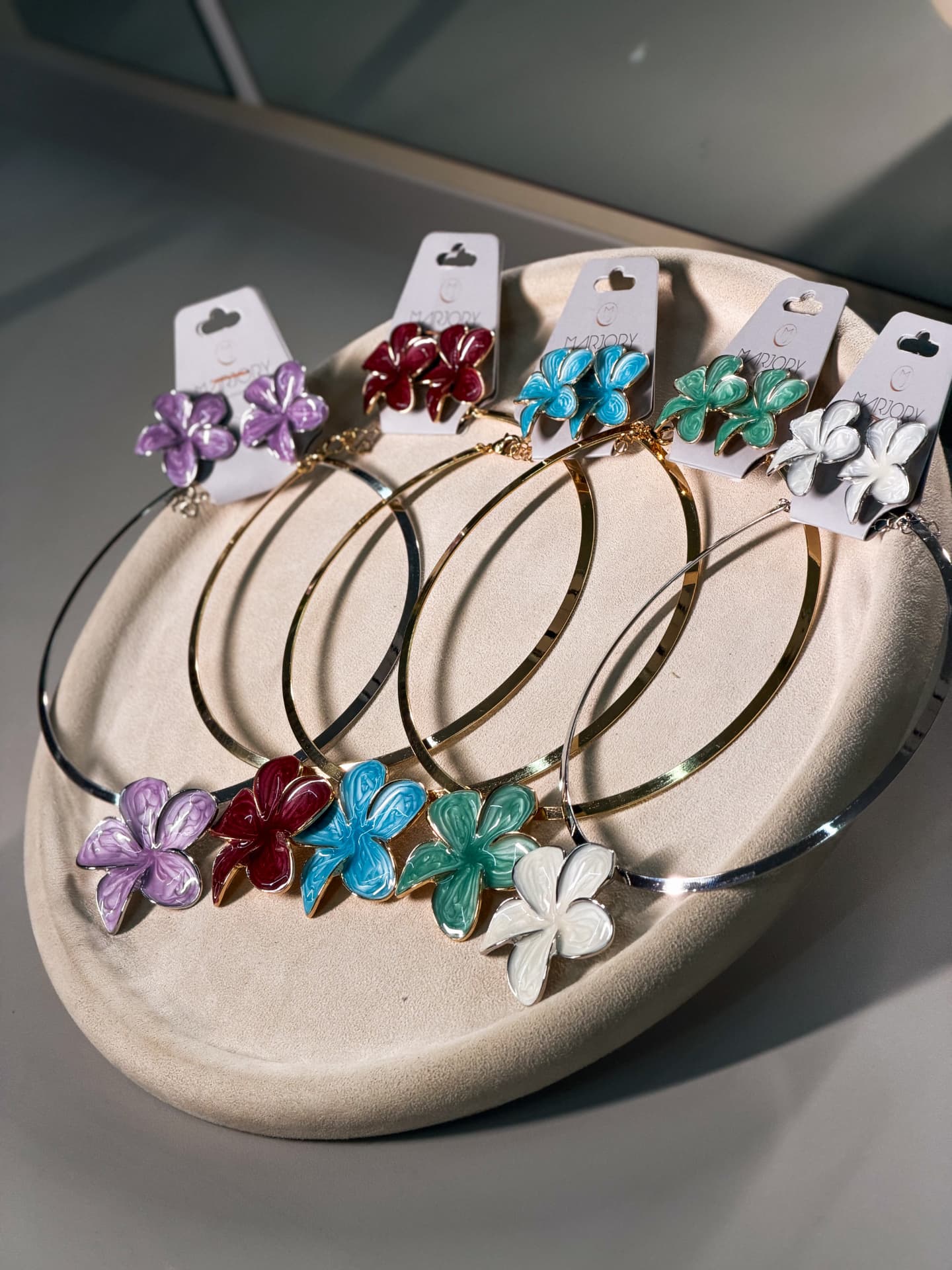 Conjunto Choker + Brinco Flor Esmaltada
